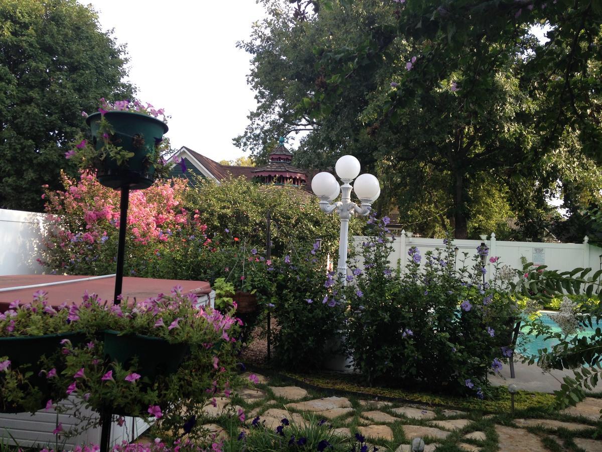 Rosberg House Bed & Breakfast Lindsborg Екстериор снимка